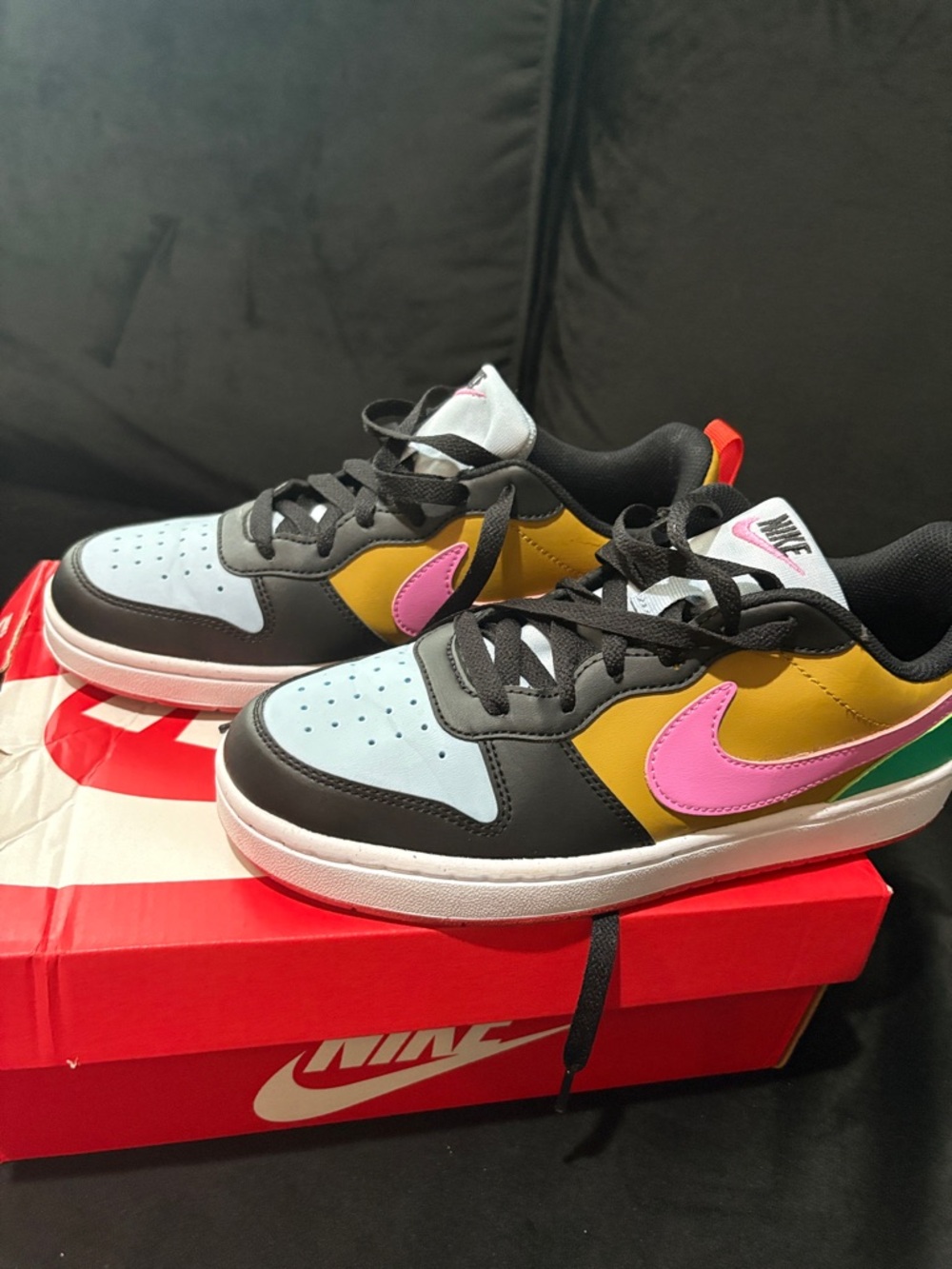 Nike - Picture 2 of 8